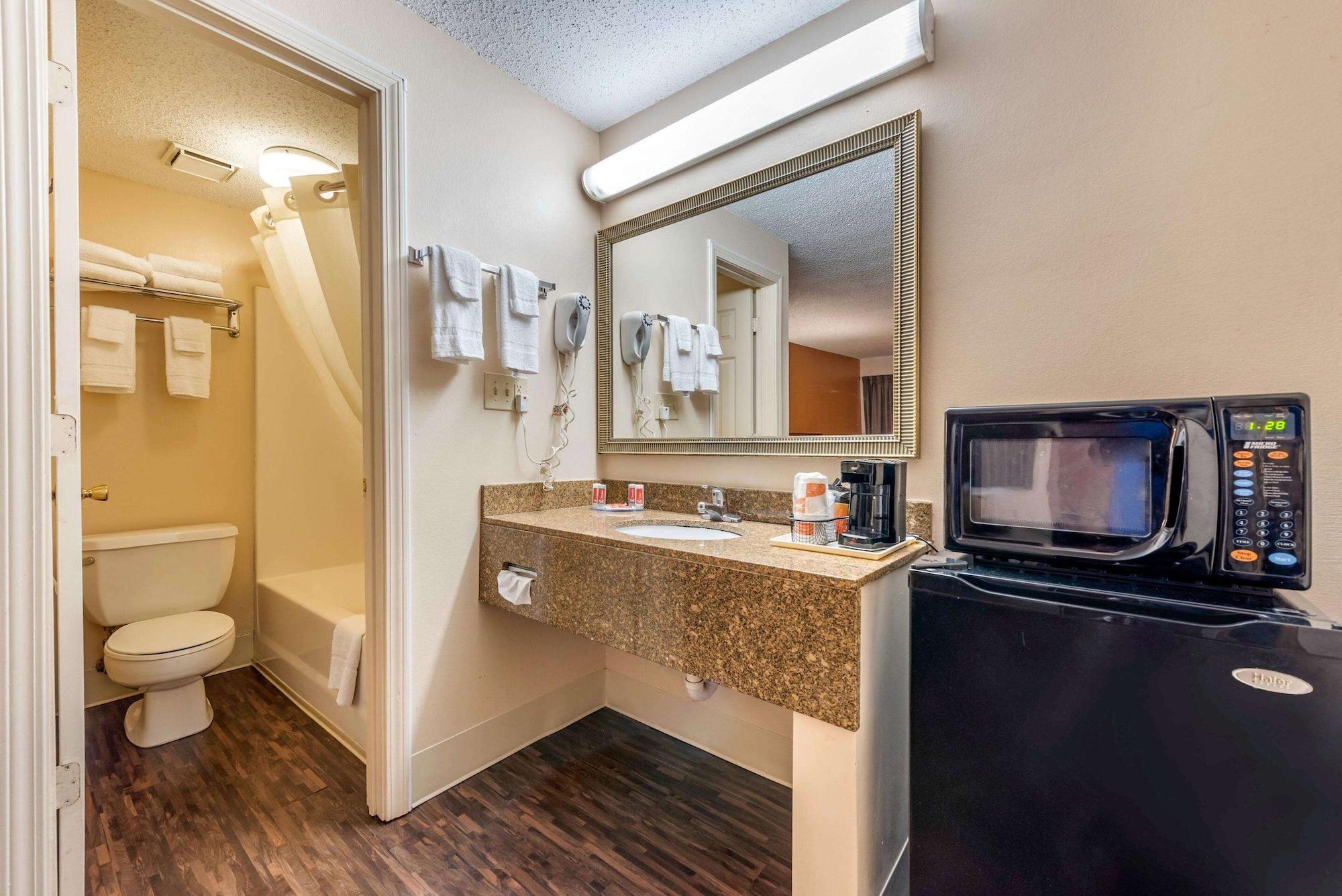 Econo Lodge Downtown Louisville Bagian luar foto