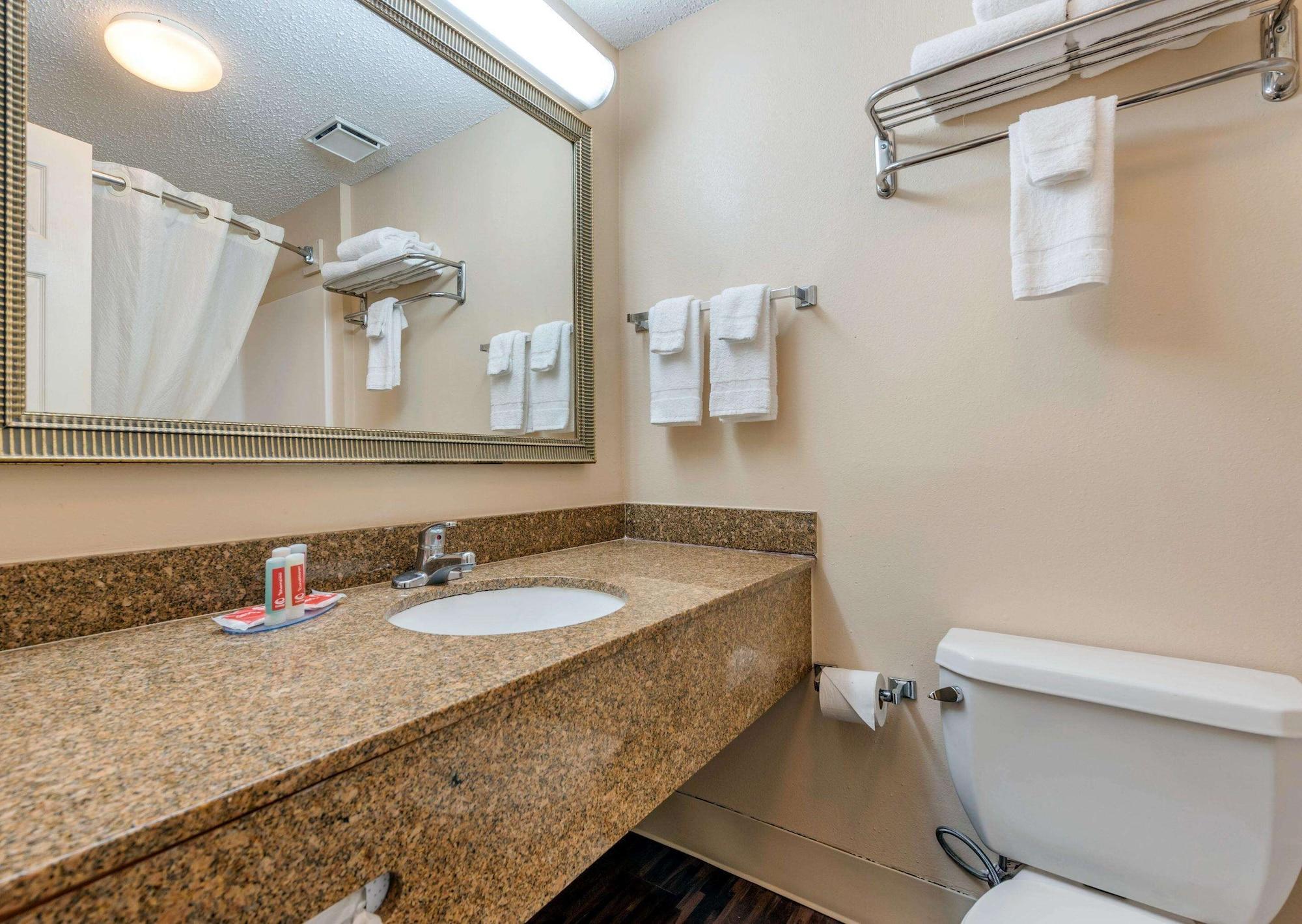 Econo Lodge Downtown Louisville Bagian luar foto