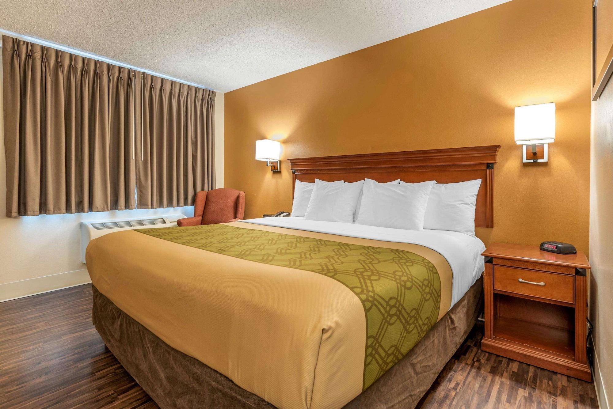 Econo Lodge Downtown Louisville Bagian luar foto