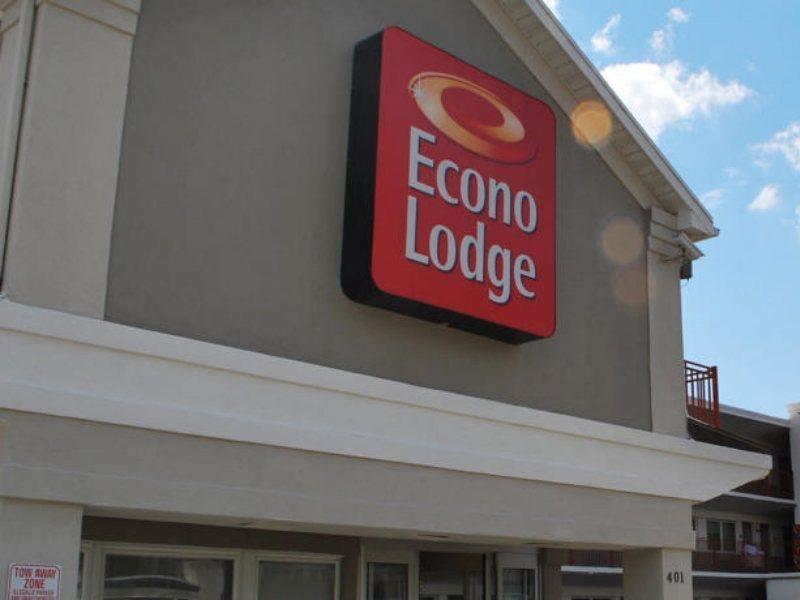 Econo Lodge Downtown Louisville Bagian luar foto