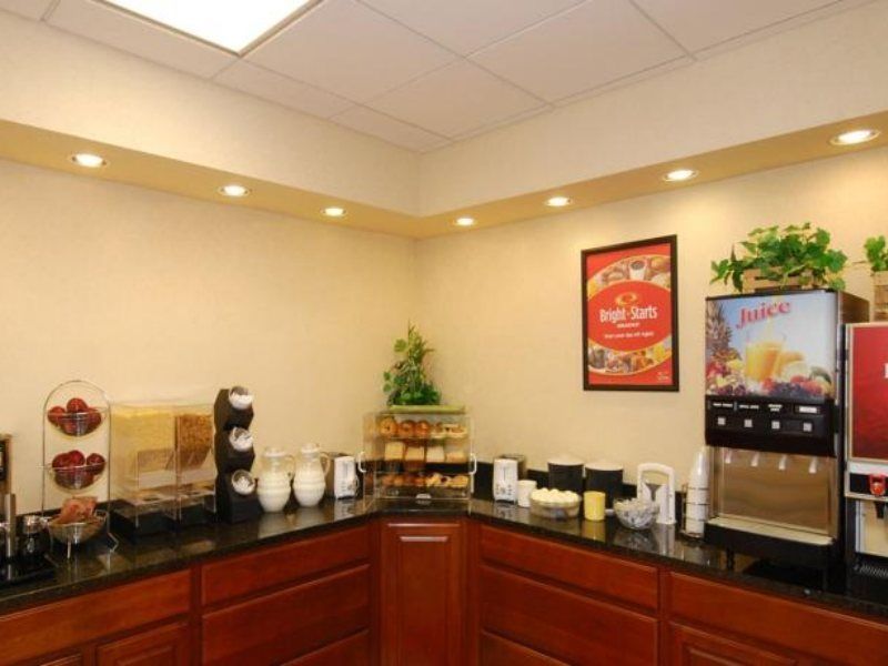 Econo Lodge Downtown Louisville Bagian luar foto