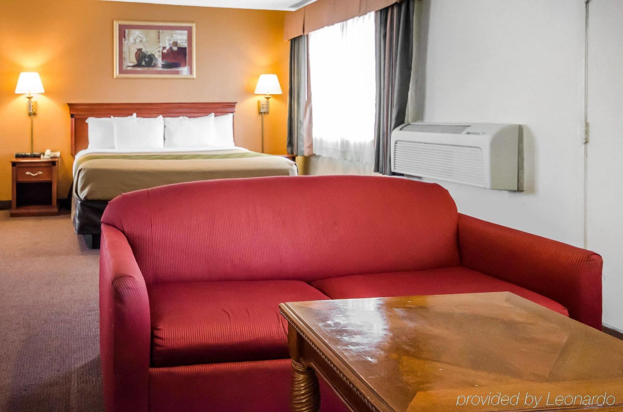 Econo Lodge Downtown Louisville Bagian luar foto