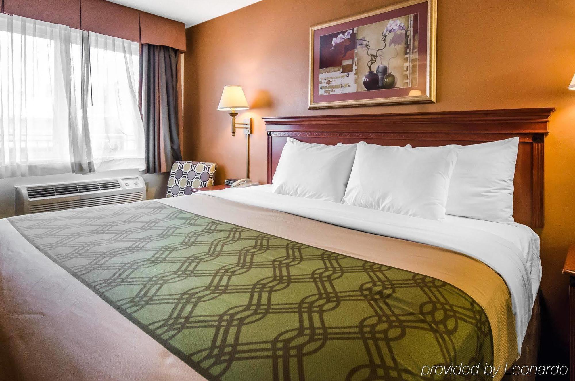 Econo Lodge Downtown Louisville Bagian luar foto