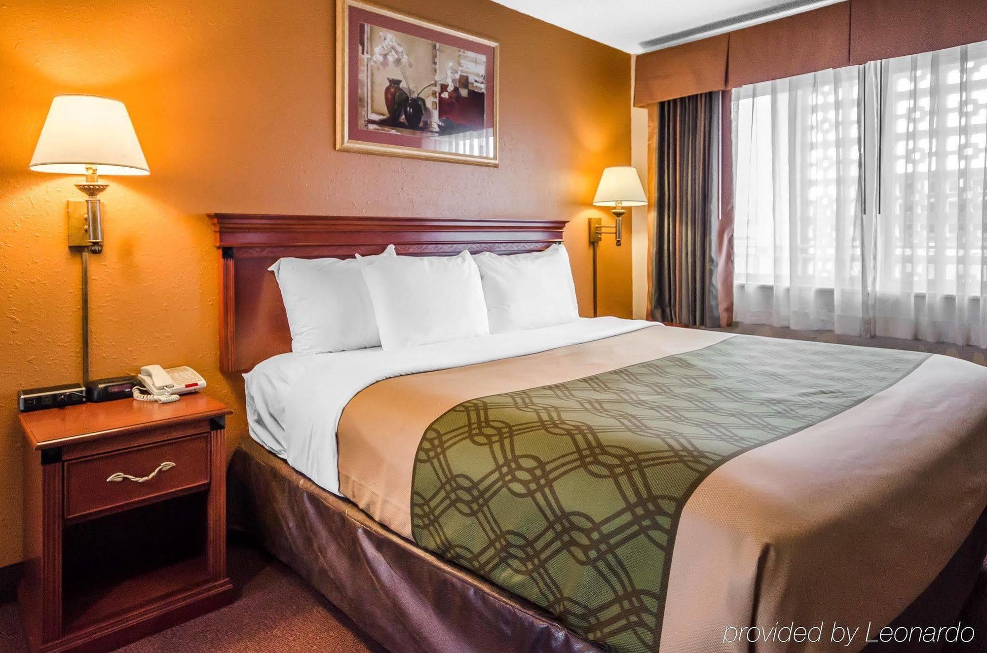 Econo Lodge Downtown Louisville Bagian luar foto