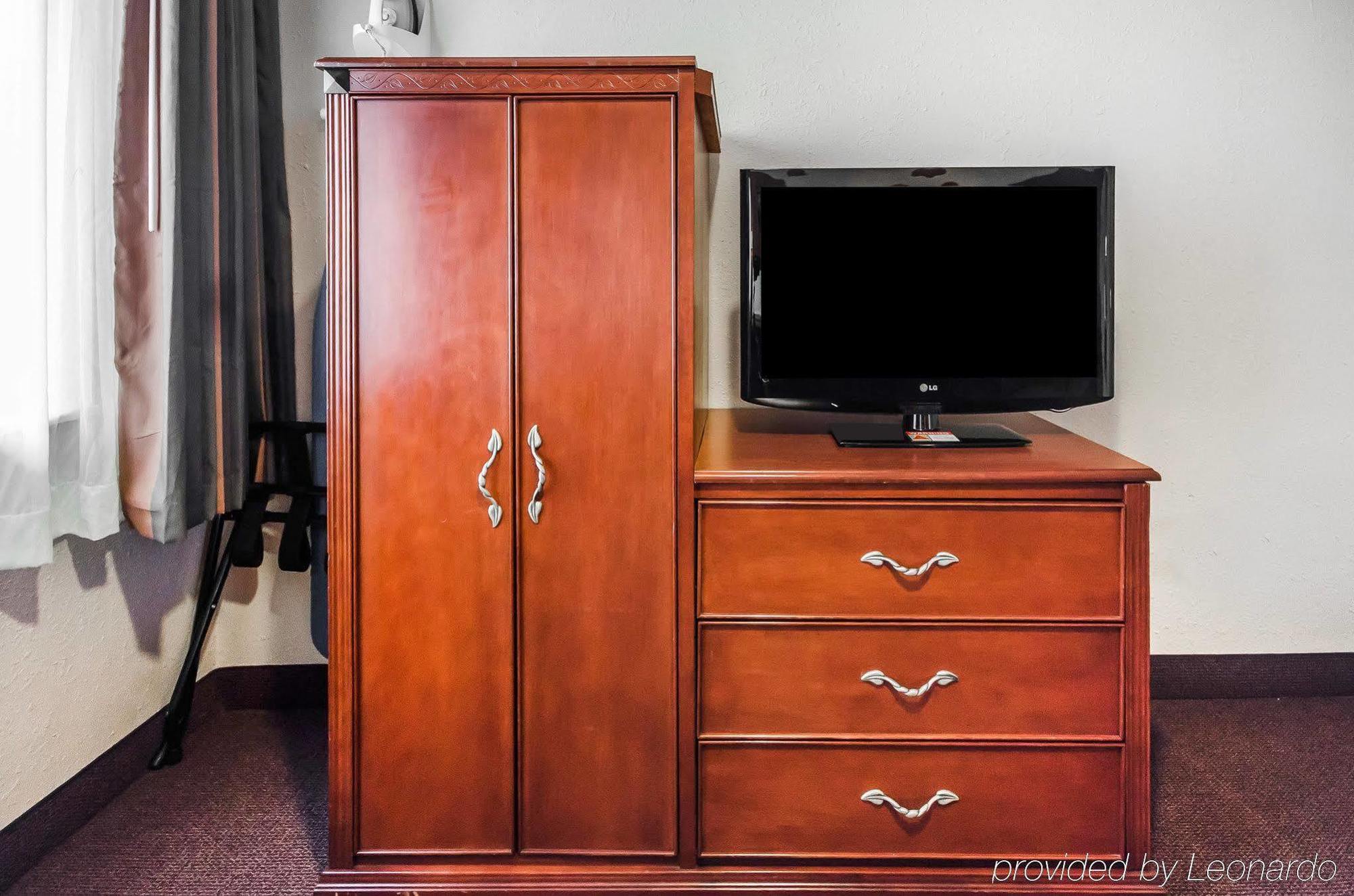 Econo Lodge Downtown Louisville Bagian luar foto