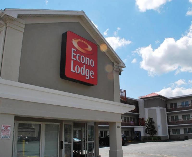Econo Lodge Downtown Louisville Bagian luar foto