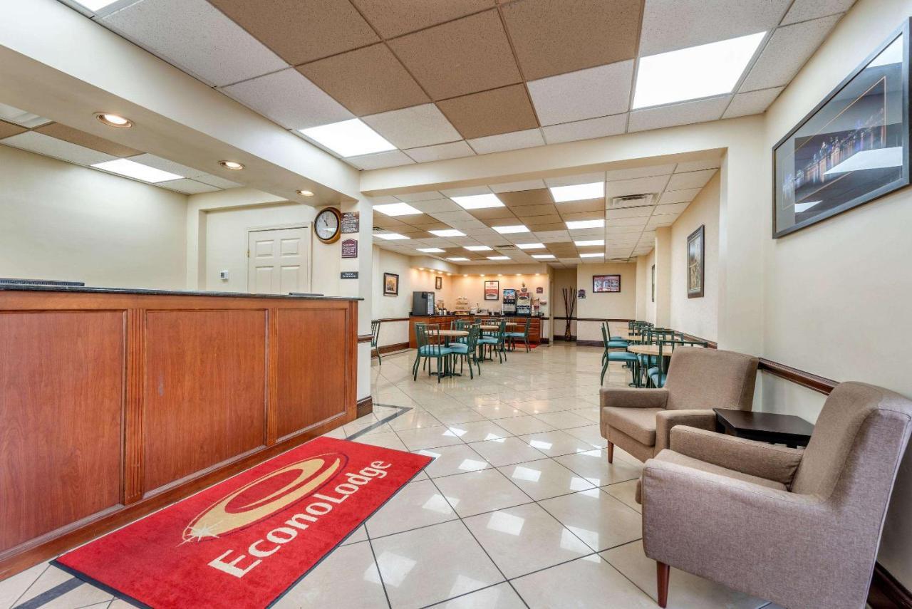 Econo Lodge Downtown Louisville Bagian luar foto