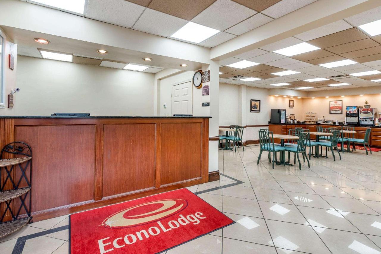 Econo Lodge Downtown Louisville Bagian luar foto